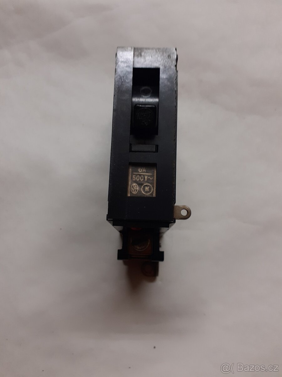 Zásuvky, zástrčky - 5