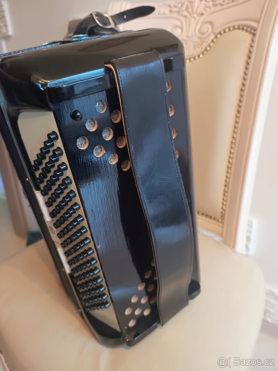 Opravář prodává akordeon Hohner 96 basů - 5