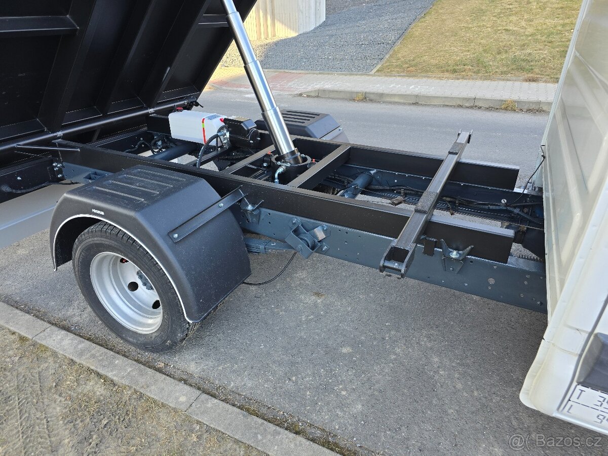 Iveco Daily 3-stranný sklápěč 3.0L M6 - 7 místne - 5