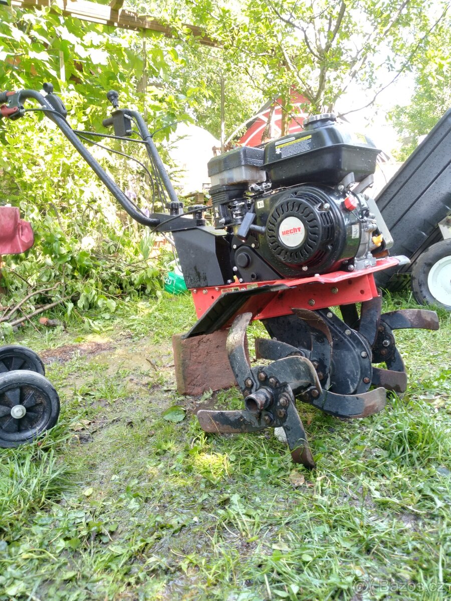 Kultivator Hecht 795 na srovnání pozemku. - 5