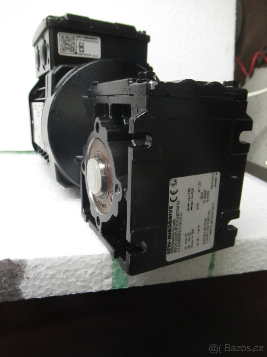SEW-NOVÁ úhlová elektropřevodovka 400V.0,12kw.otáčky 23min. - 5