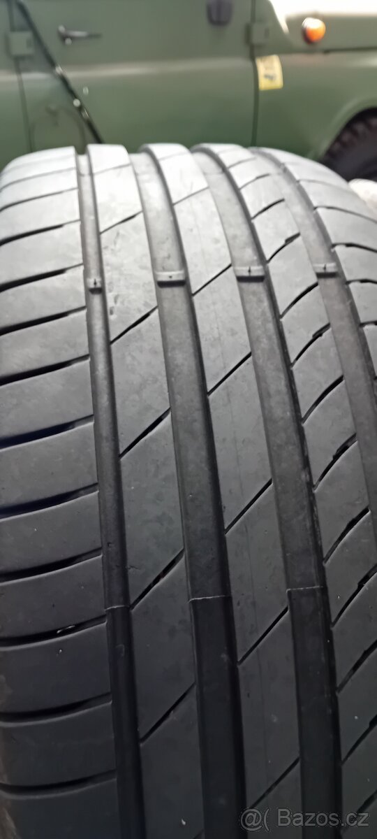 Kumho 235/45 R18 - 5