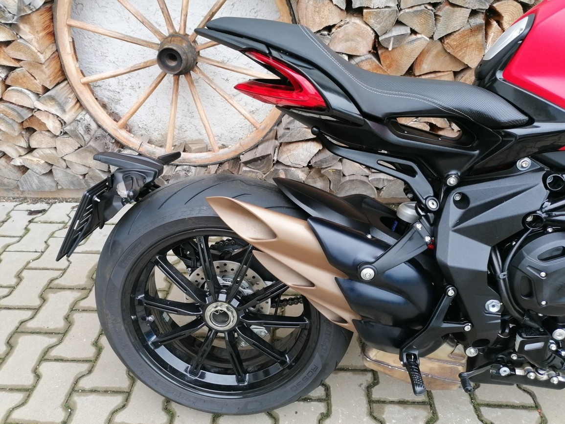 MV Agusta Dragster 800 ROSSO - 5