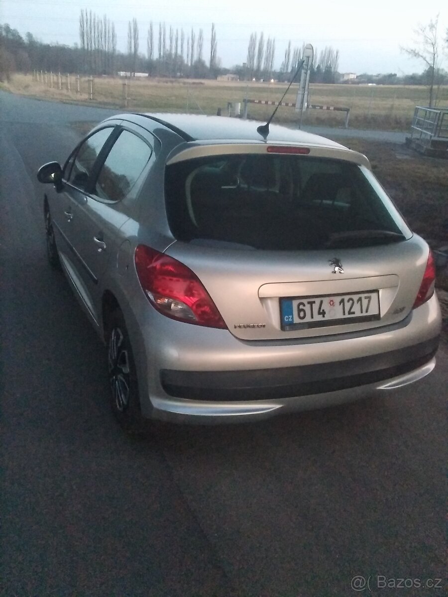 Peugeot 207 , 1.4 i - 5