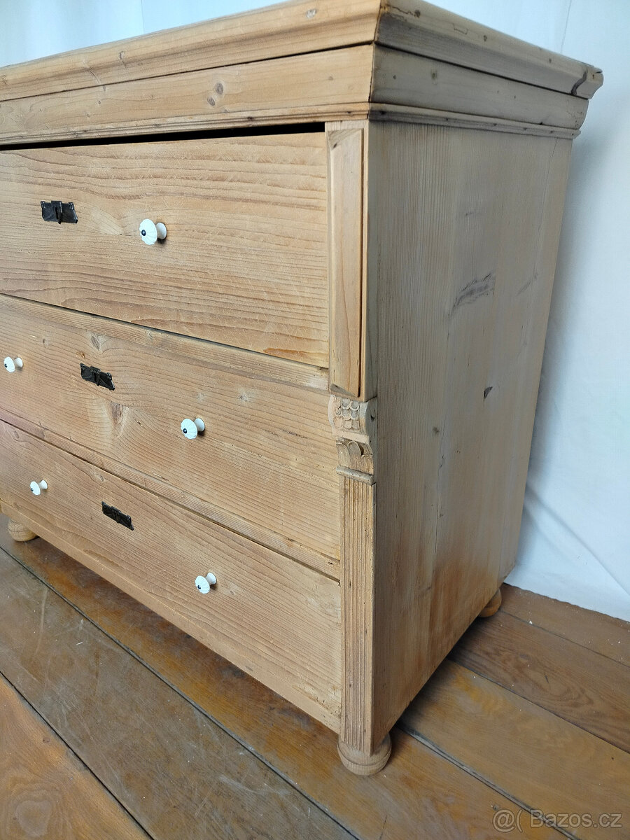 Starožitná šuplíková komoda - 5