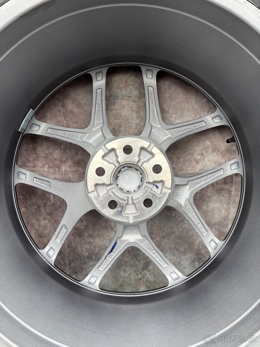 Originální alu kola Tesla model 3 235/35ZR20 92Y - 5