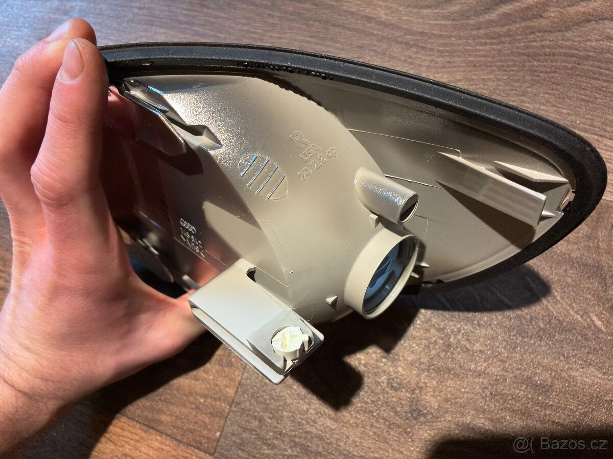 Nové Hella US blinkry pro Audi A6 C4 - 5