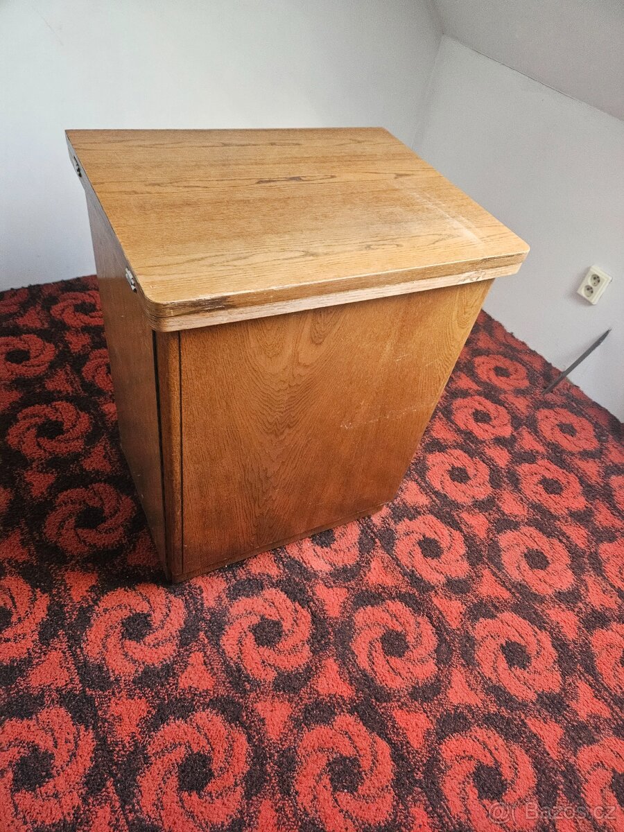 Retro šicí stroj - 5