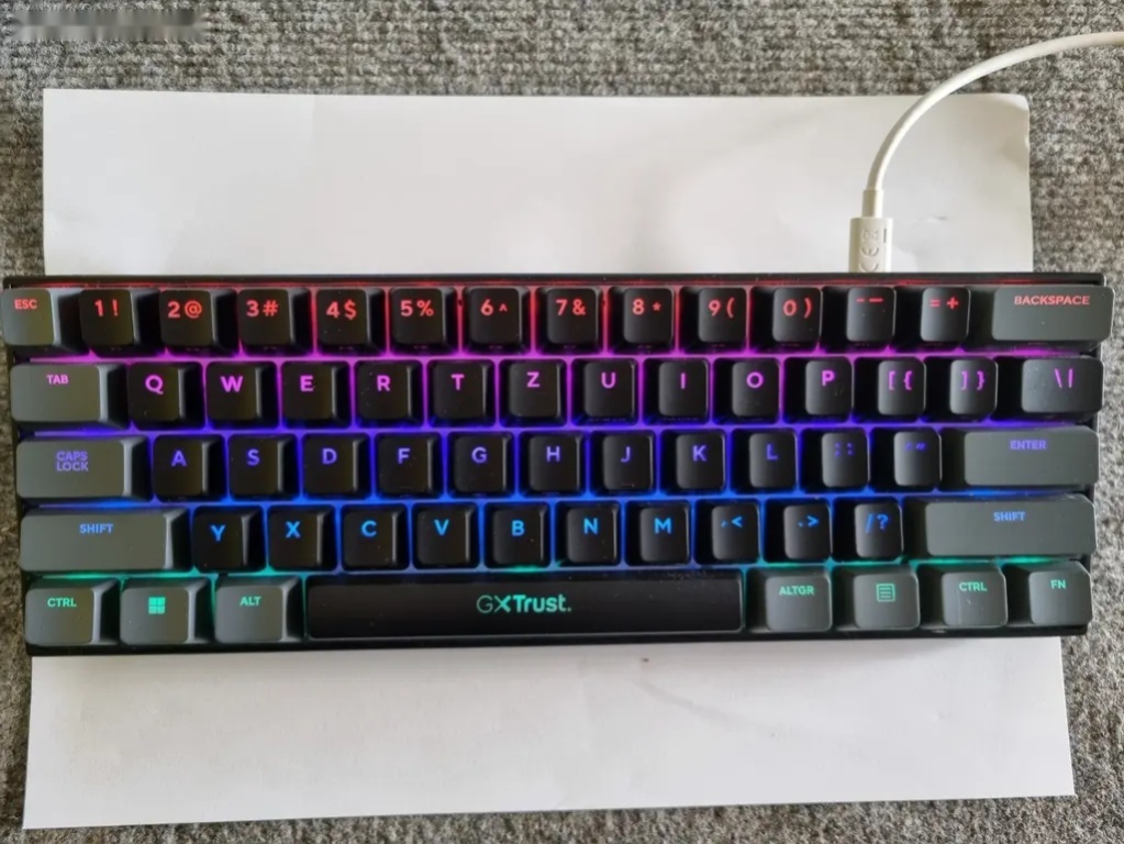 Herní klávesnice Trust GXT 867 - 5