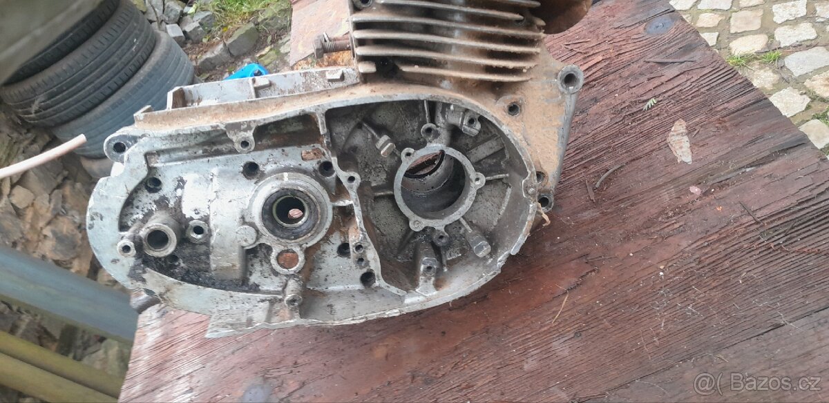 Prodám bloky motoru ČZ 175/450. - 5