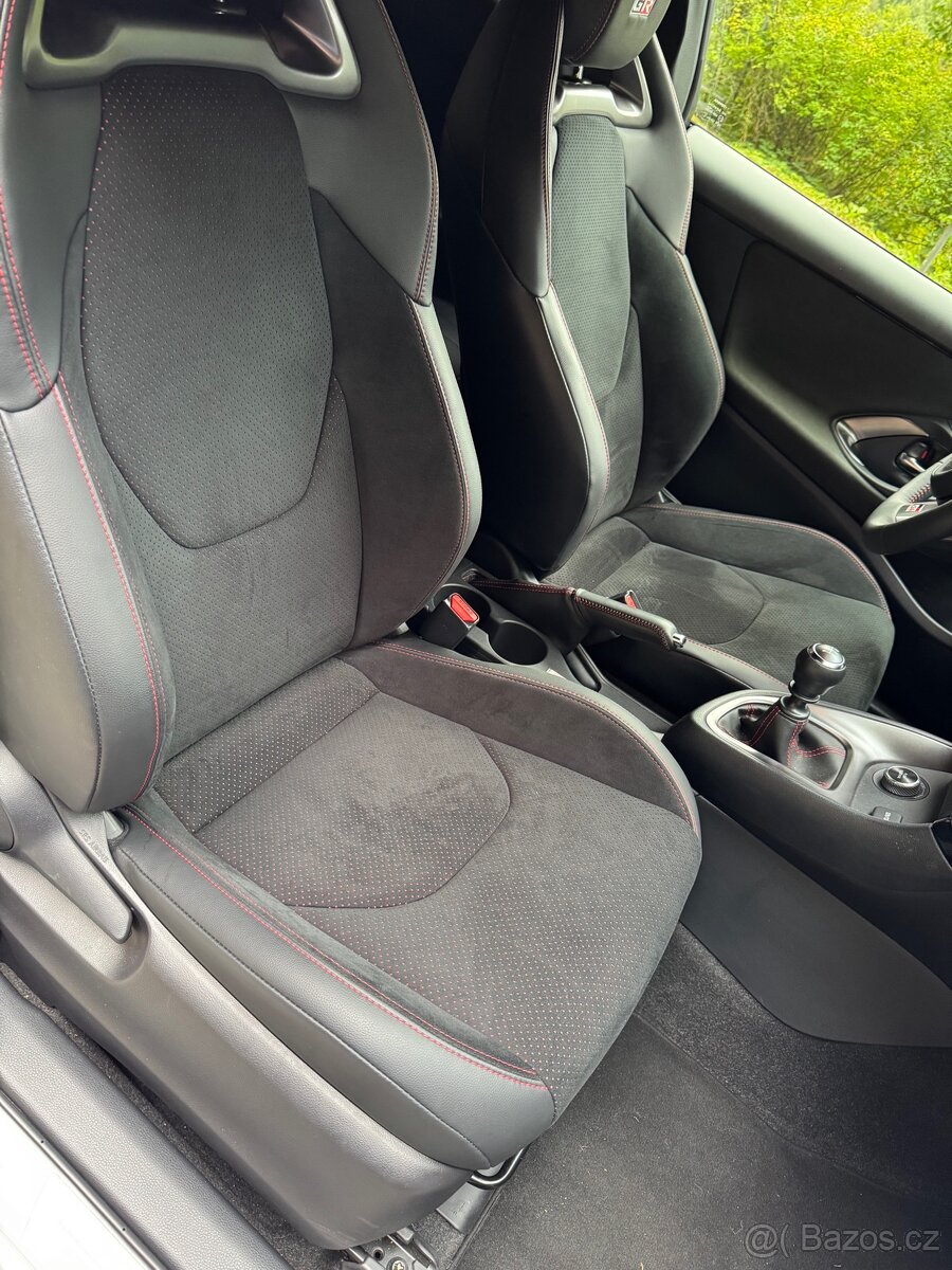 GR Yaris - 5
