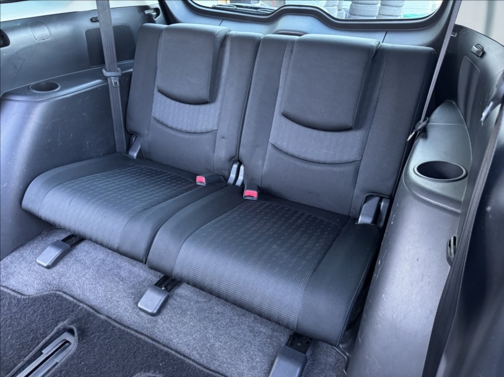 Nabízíme Mazda 5 1,8 i,16V,85kW,7 míst - 5