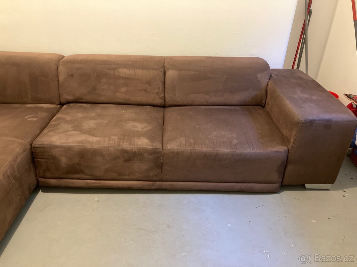 Rohový rozkládací hnědý gauč - 5