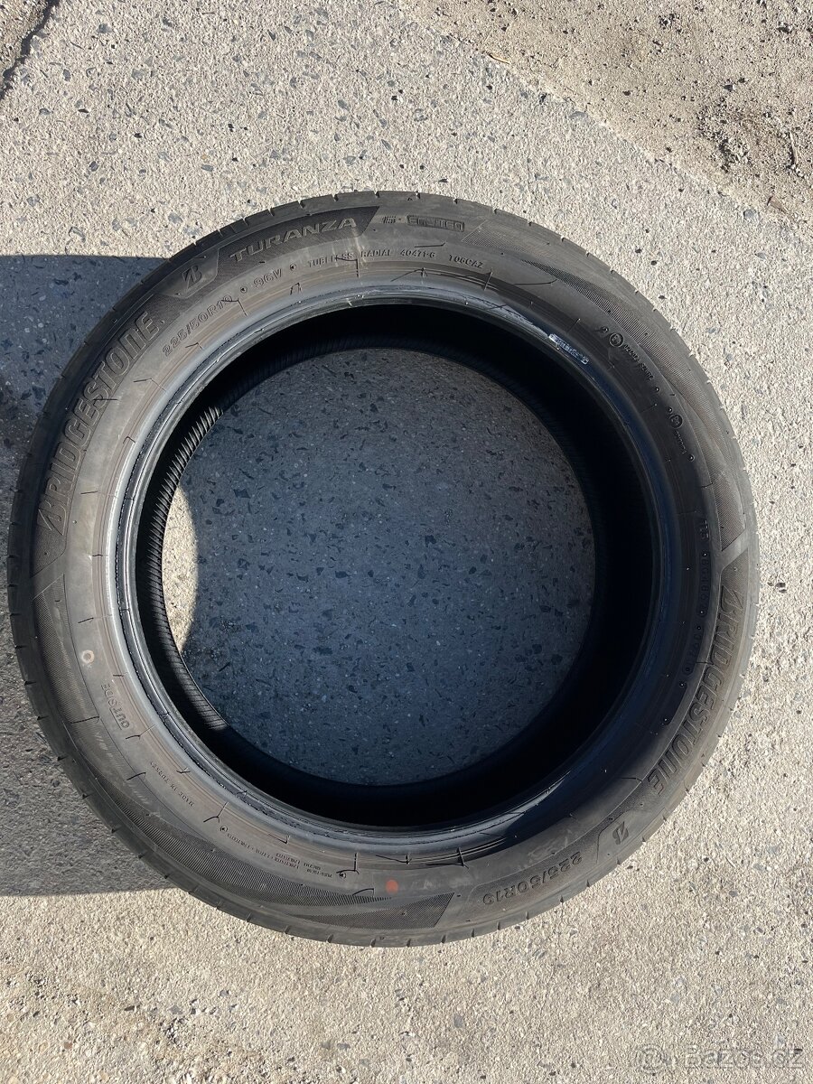 Pneu 225/50/19 - 5