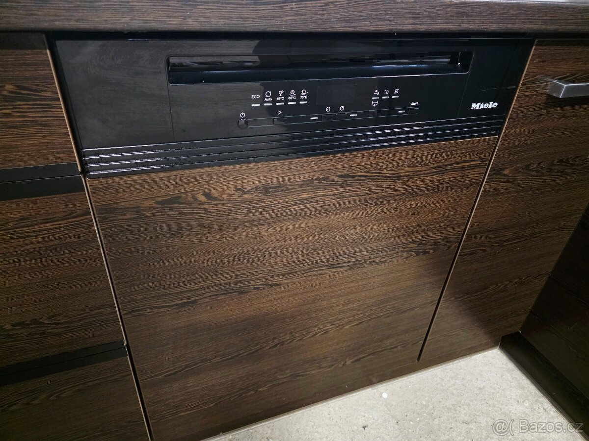 Kuchyně se spotřebiči - 5