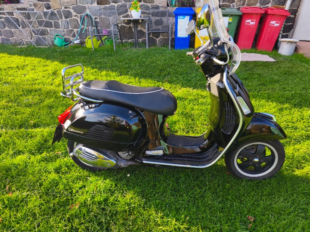Vespa GTS 300 i.e. (2013) pěkná + doplňky + komplet servis - 5