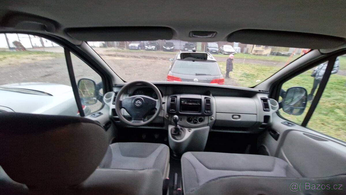 Opel Vivaro 2.0 nafta 66kw, r.v. 2007, km 283800. 6 míst k s - 5