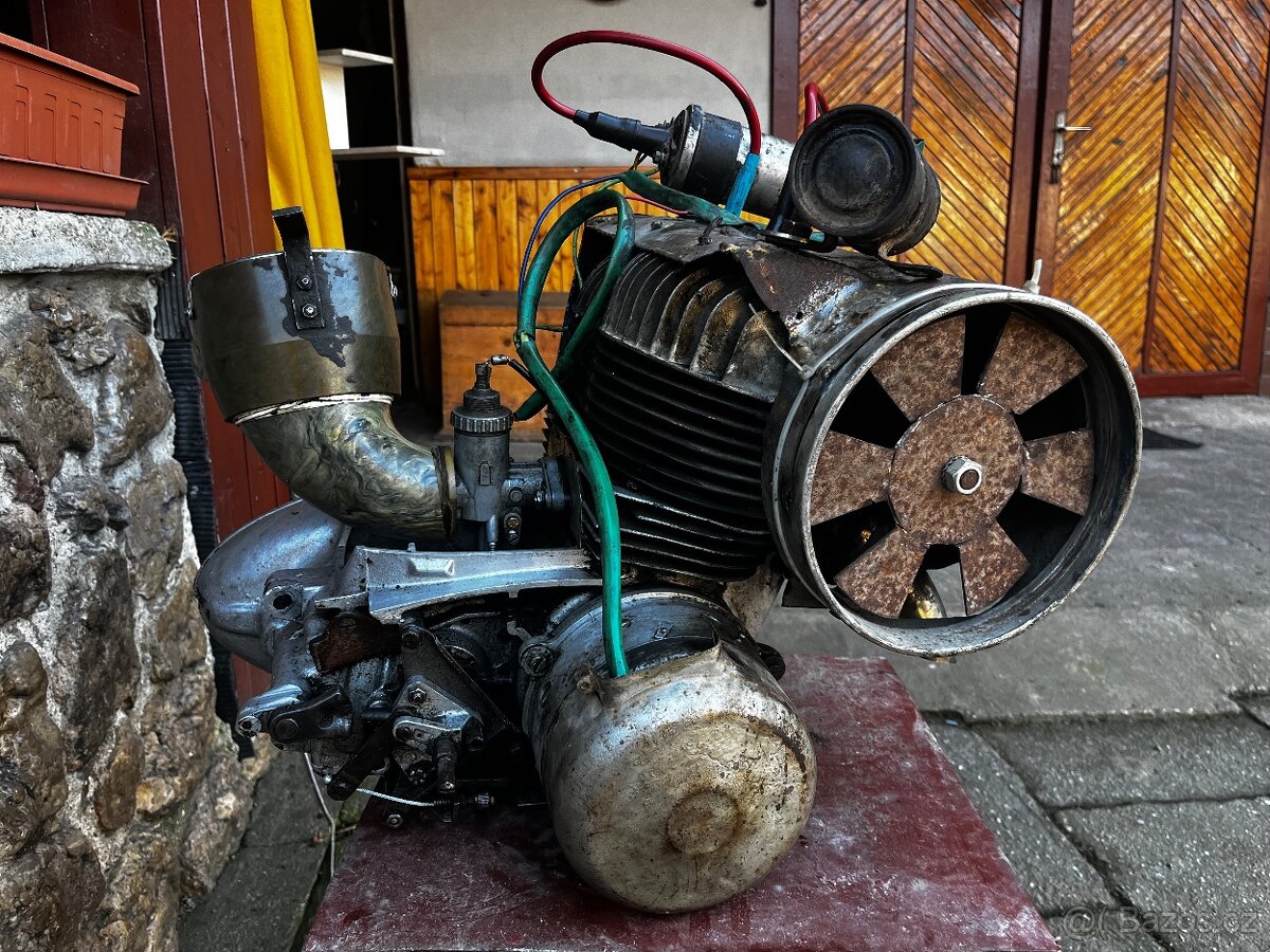 Prodám kompletní motor Velorex, typ 350 - 5