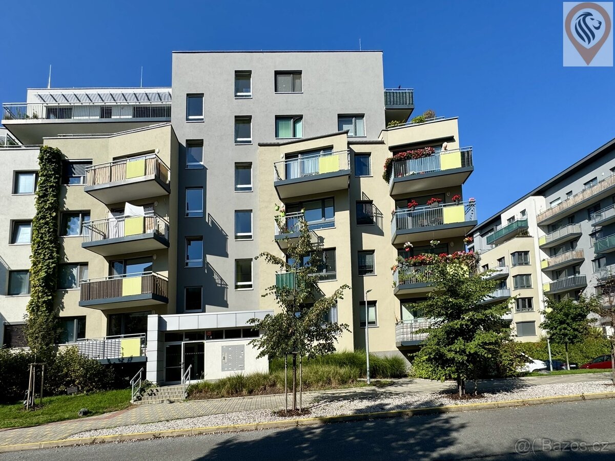 Pronájem garážového stání 15 m² - 5