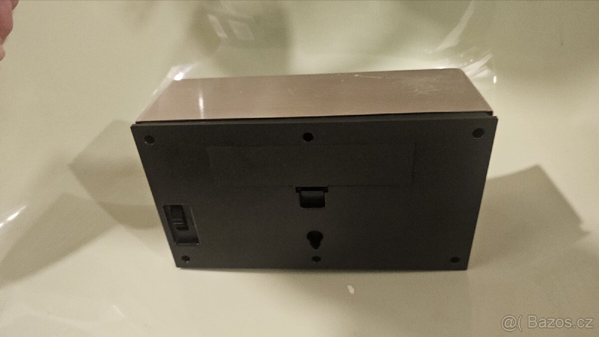 Překlápěcí hodiny Karlsson Boxed Flip
- 5