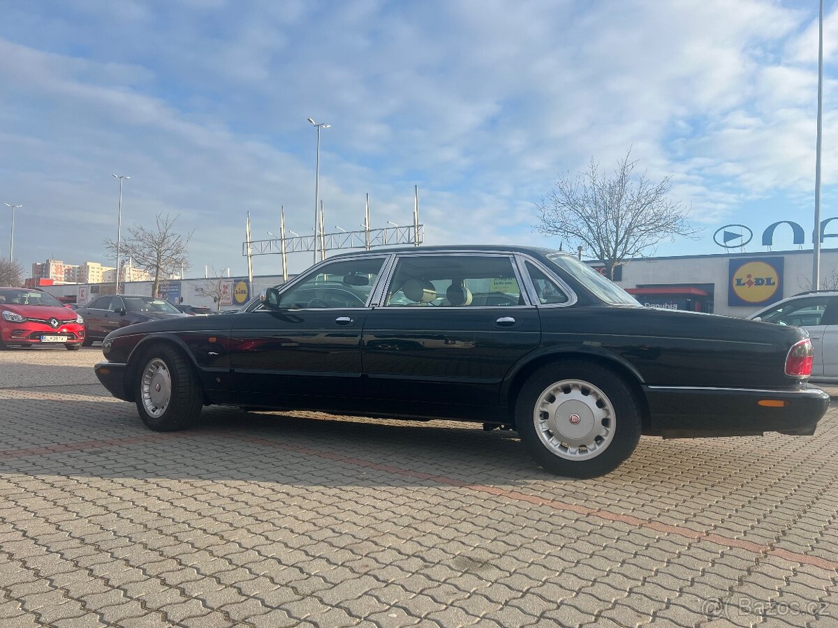 Predám Jaguar Daimler 6 LWB - 5