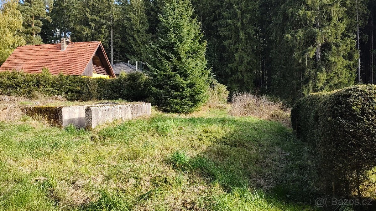 Prodej stavebního pozemku 900 m² s výhledem na jezero - 5