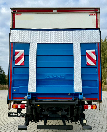 Mercedes-Benz 1836 - chladící skříň s hydraulickým čelem - 5