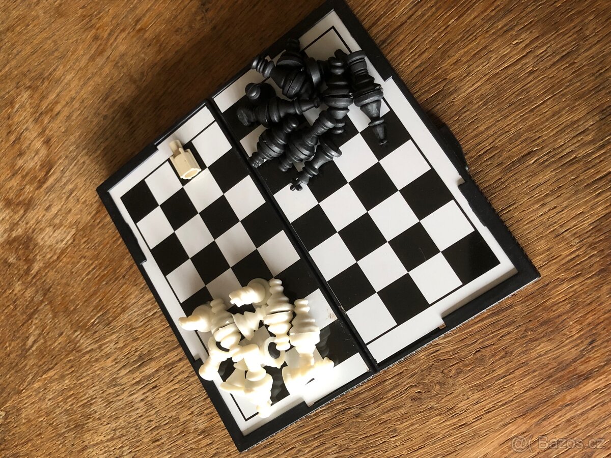 Cestovní hry Šachy a Backgamon - 5