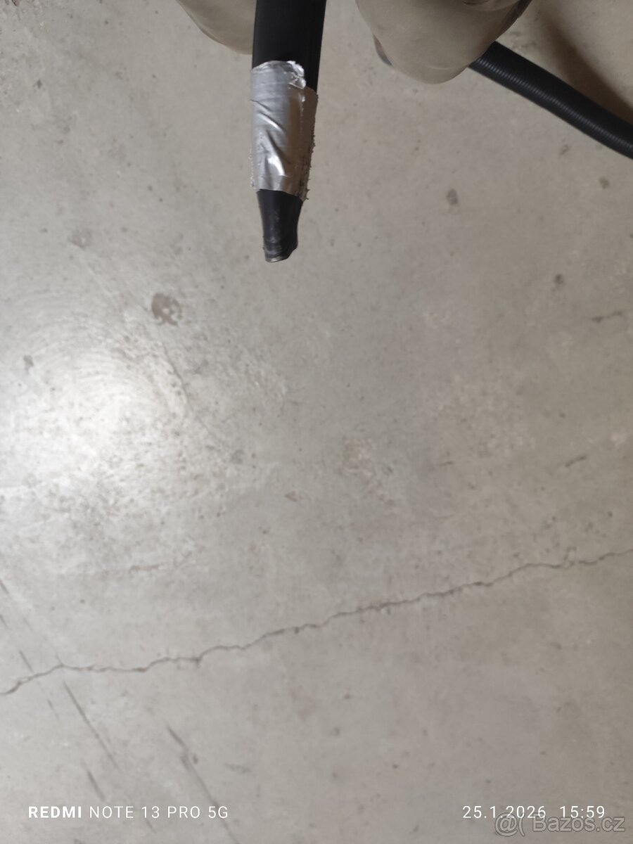 Dva vysavače např.do dílny, k autu apod - 5