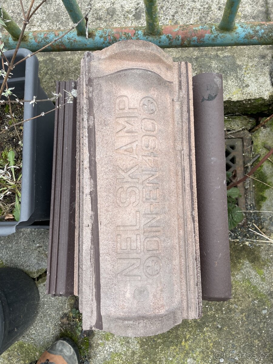 Tašky že stříšky nad vchodem - 5