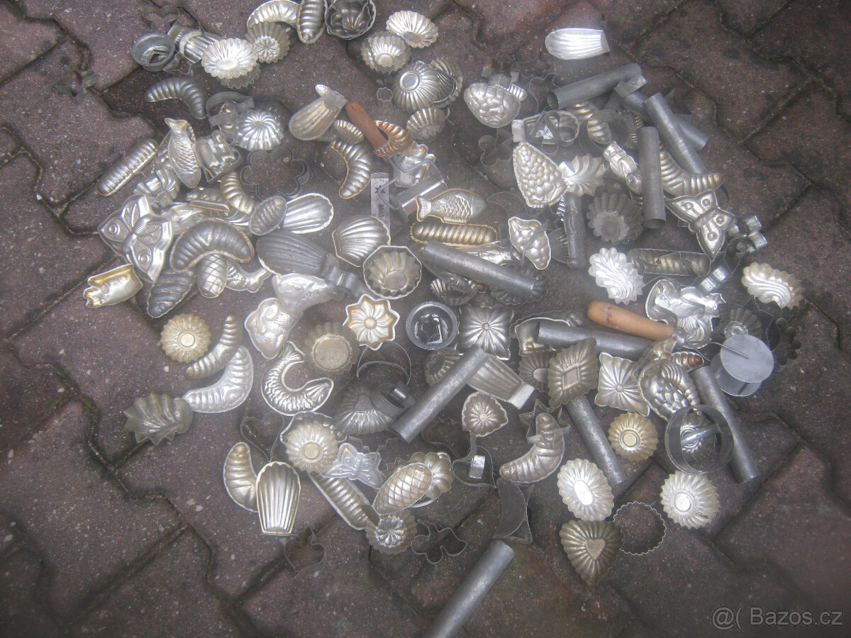 Prodám staré a starší vánoční formičky na cukroví. - 5