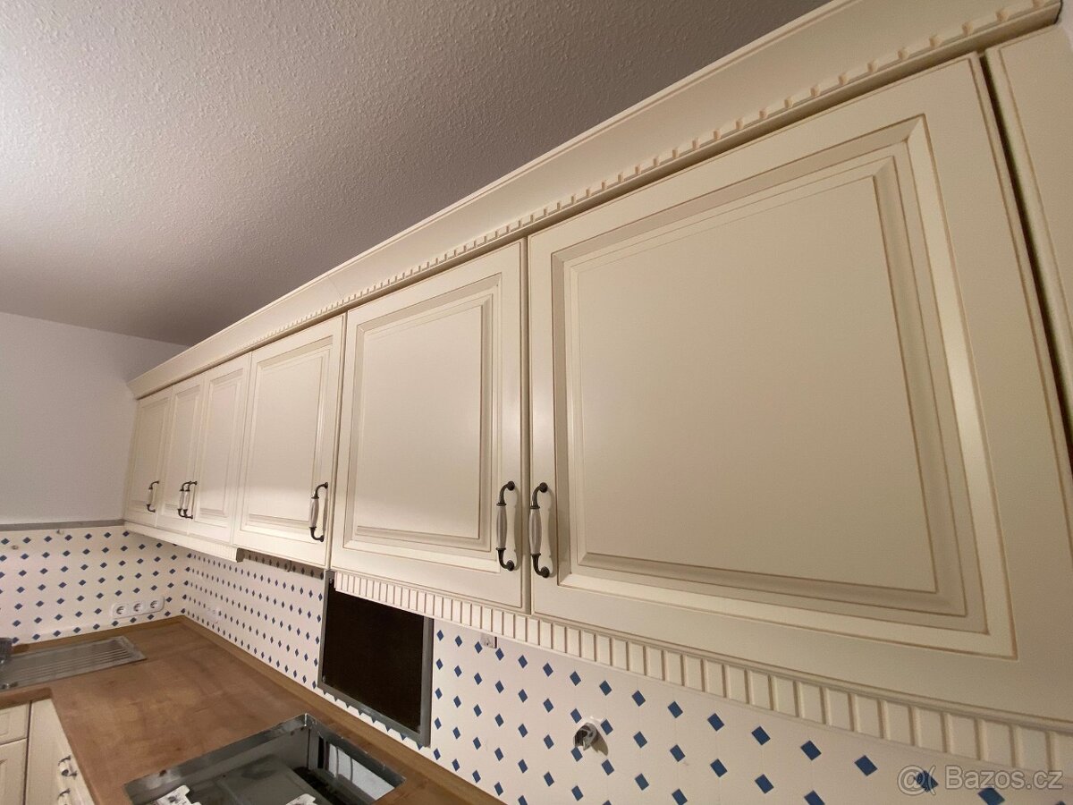 Moderní kuchyňská linka bez spotřebičů - 5