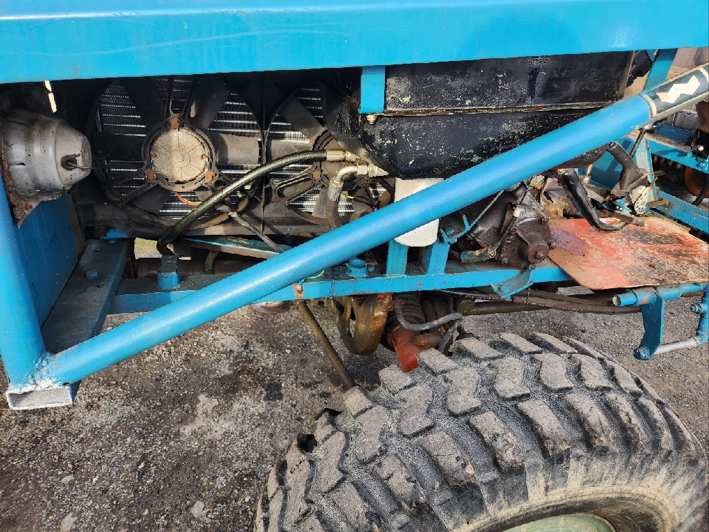 Traktor /Tatra 805-podvozek bez úprav/.naviják,rampa