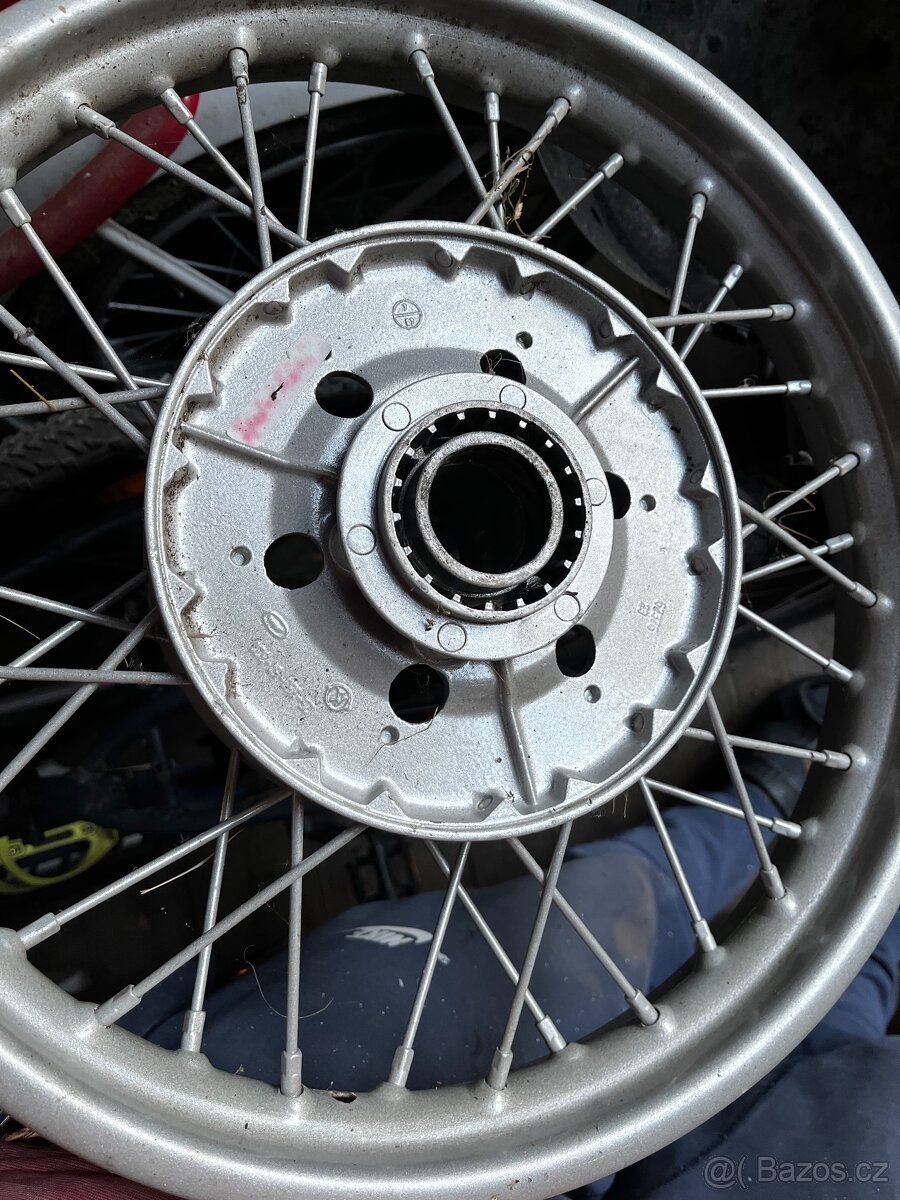 Náboje, kola, středy a řetězovky Jawa/CZ - 5