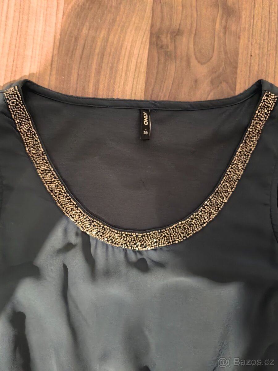 Společenské šaty s korálky Only - 5