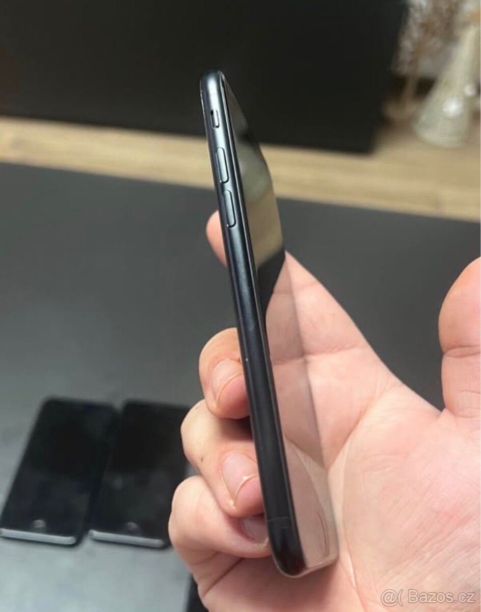 IPhone SE 2020 90% baterie - 5