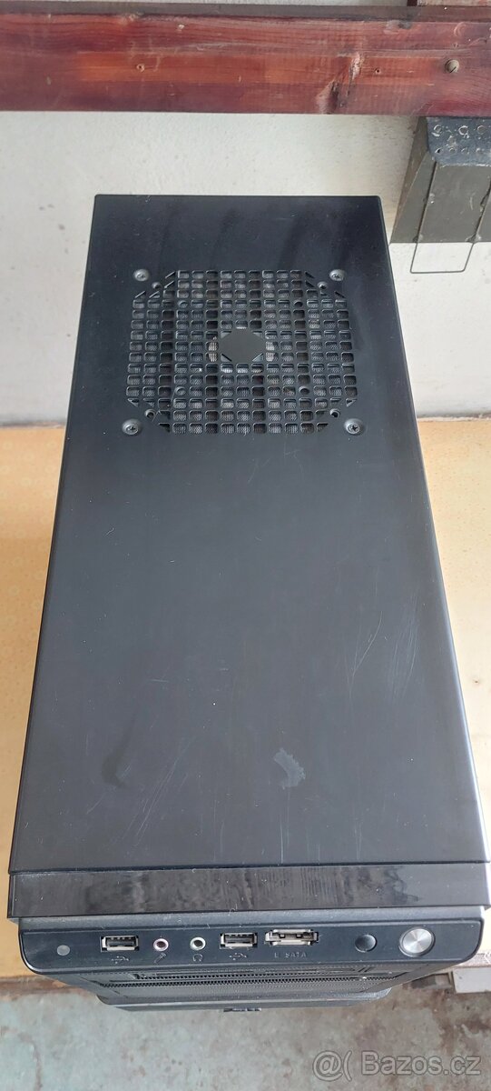 Stolní počítač Akasa - 5