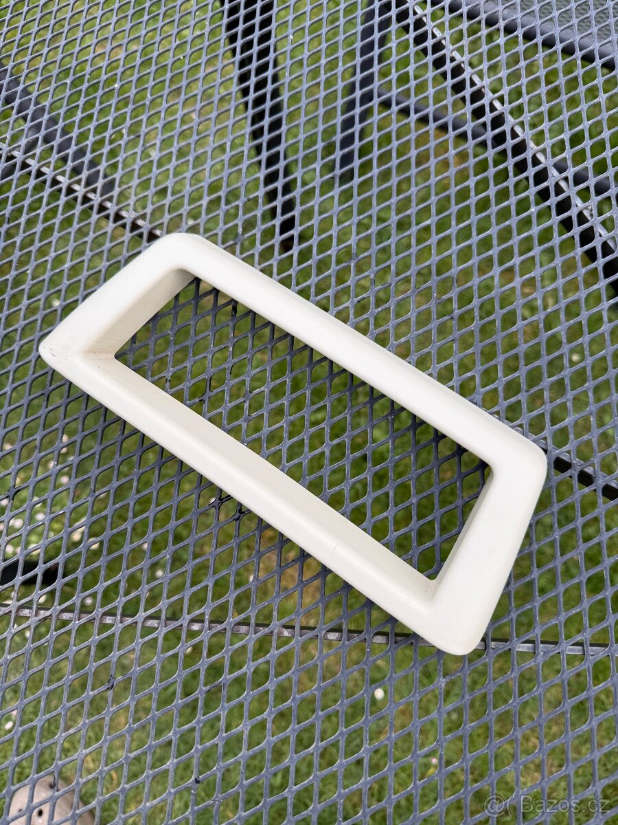 Rámeček kaslíku VW T5 7H1857153 - 5