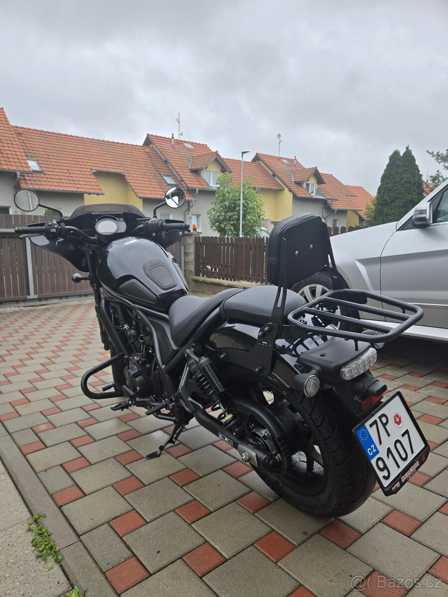 Prodám nově zajetou Hondu Rebel 1100, mraky doplňků - 5