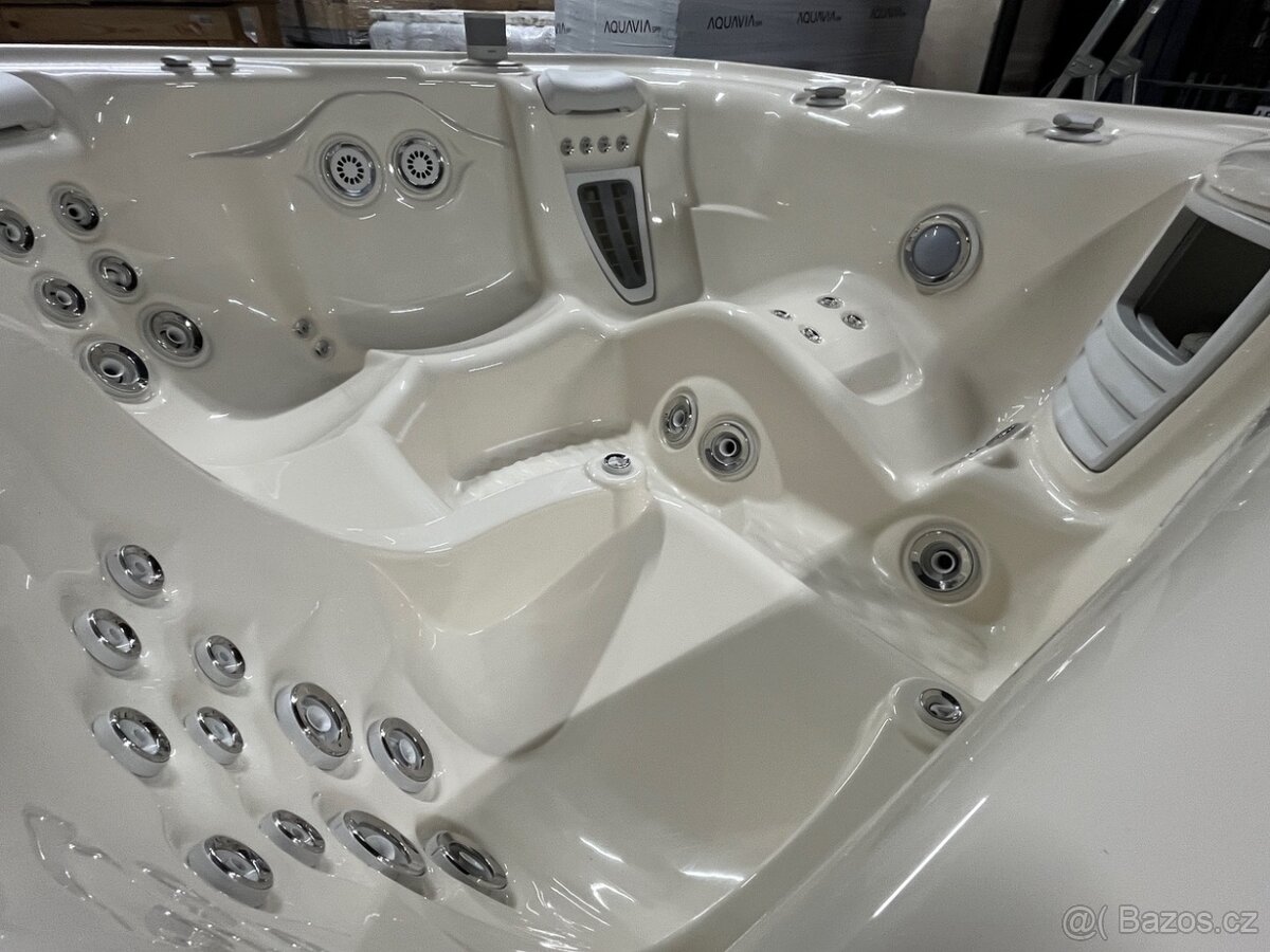 Vířivá vana Envoy HotSpring - 5