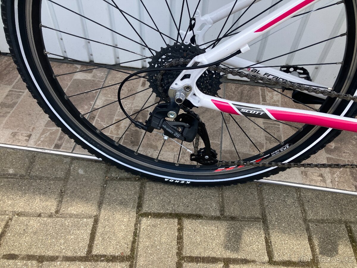 DÍVČÍ DÁMSKÉ KOLO 26 - 5