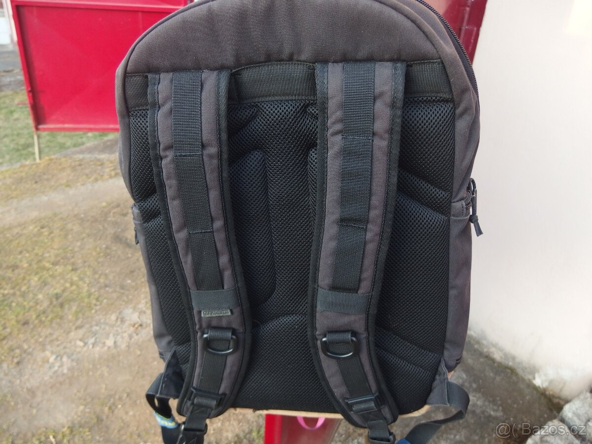 Prodám starší batoh Quiksilver - 5