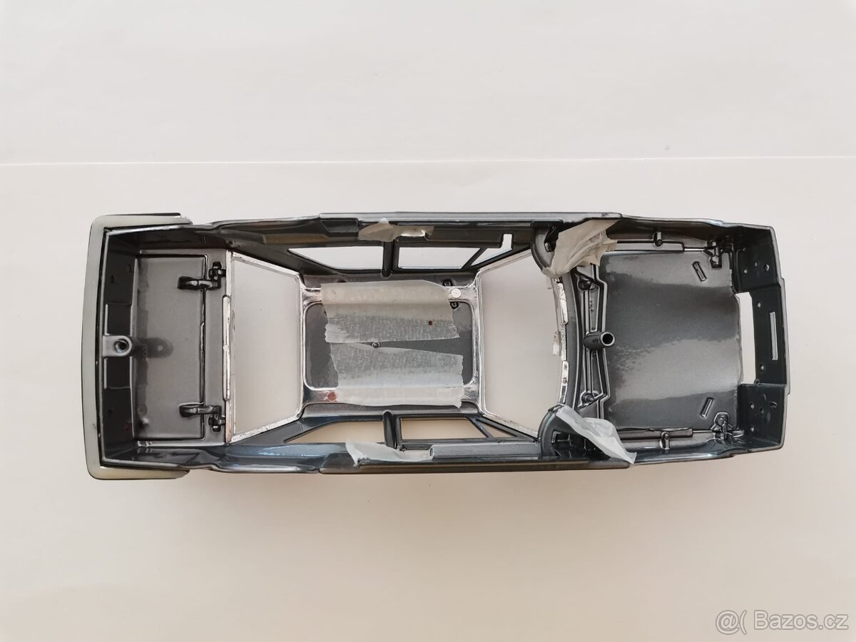 Daruji kovový model auta-neúplné - 5