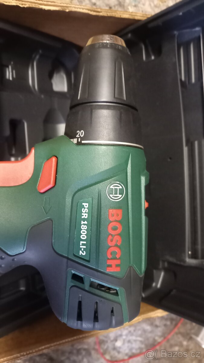 Aku vrtačka Bosch 18V s 3 náhradní baterii nova - 5