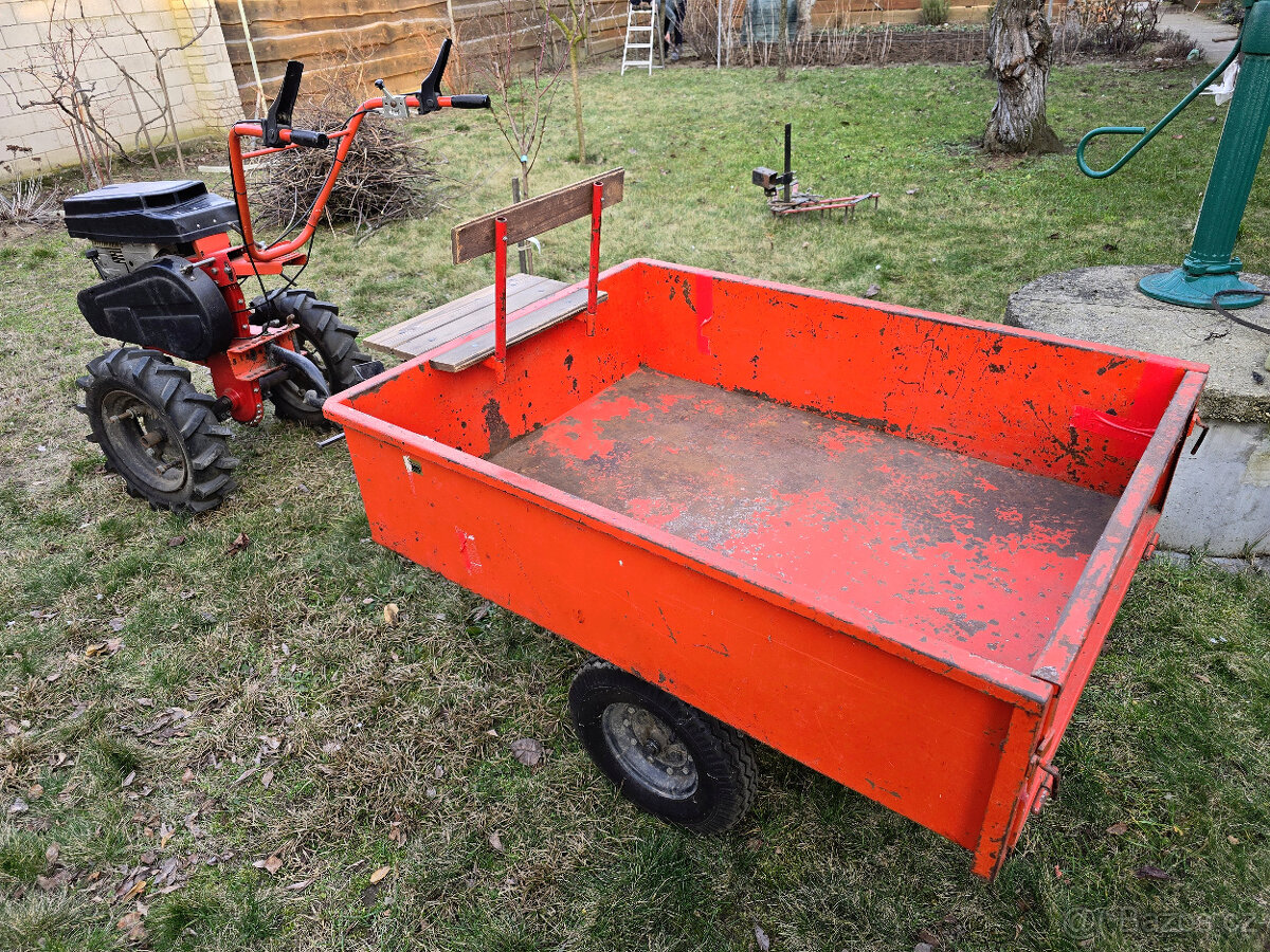 Malotraktor s vozíkem a příslušenstvím. - 5