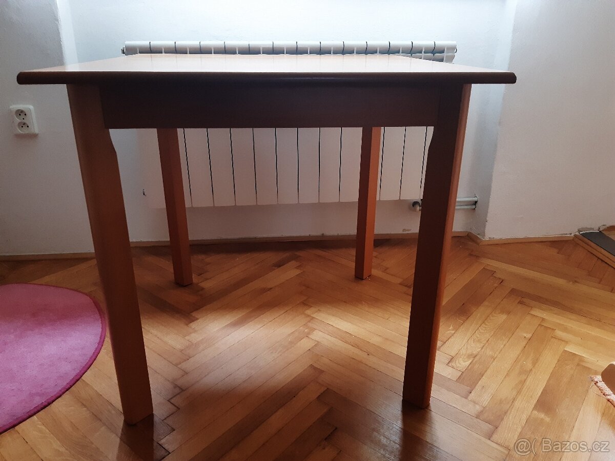 Čtvercový jídelní stůl - 5
