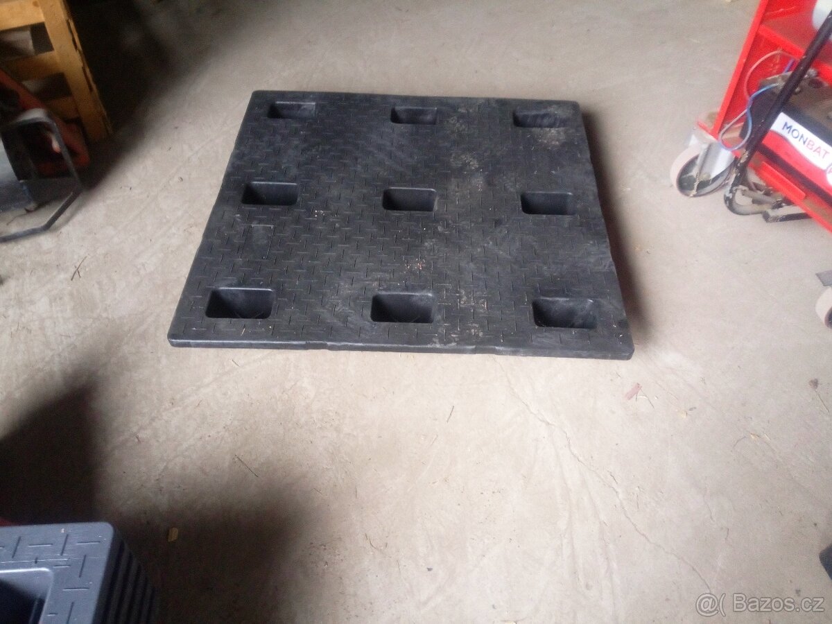Plastové palety 120x120 cm - 5