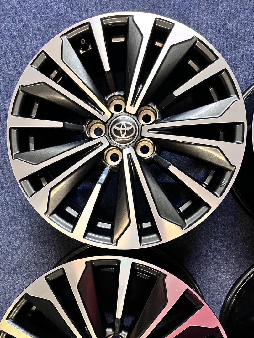 5x114,3 R17 Originál Alu Toyota COROLLA 2025 - NOVÝ STAV - 5