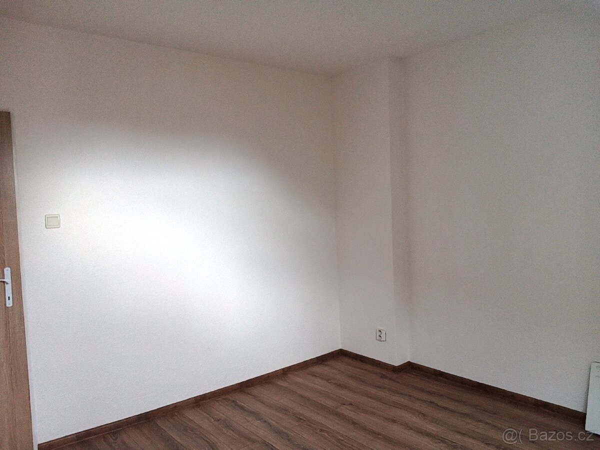 Byt 1+1, Závodu míru Karlovy Vary-Stará Role - 5