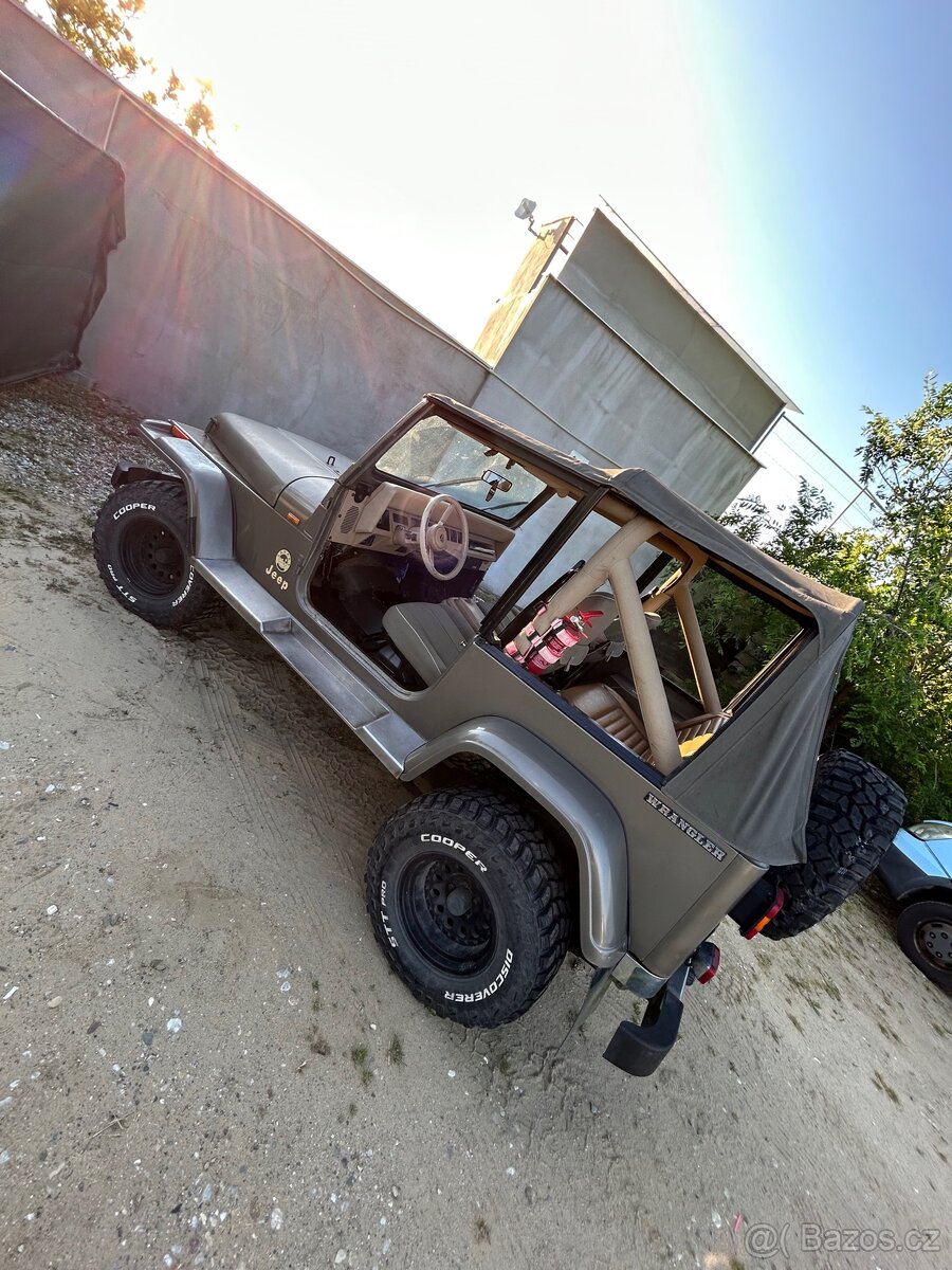 Jeep Wrangler SAHARA 2.5i - 5